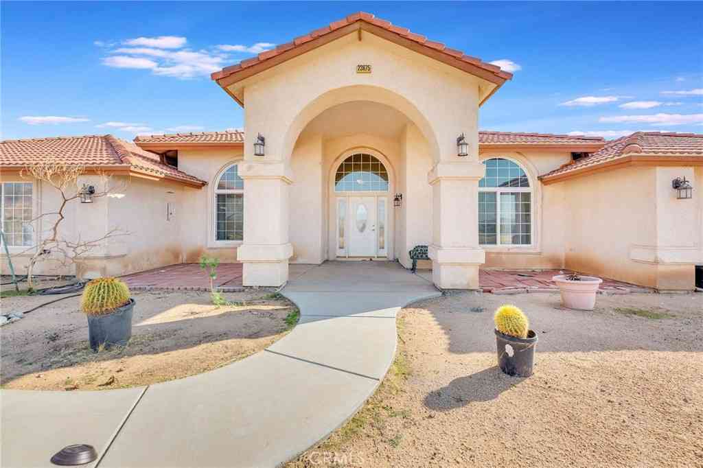 Homes For Sale - 23675 Colony Road<br/> Apple Valley, CA 92308
