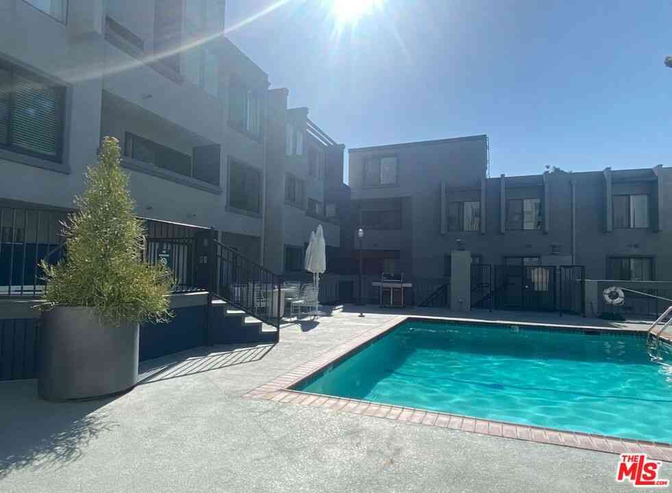 Condo For Sale - 1940 N Highland Avenue #44<br/> Los Angeles, CA 90068