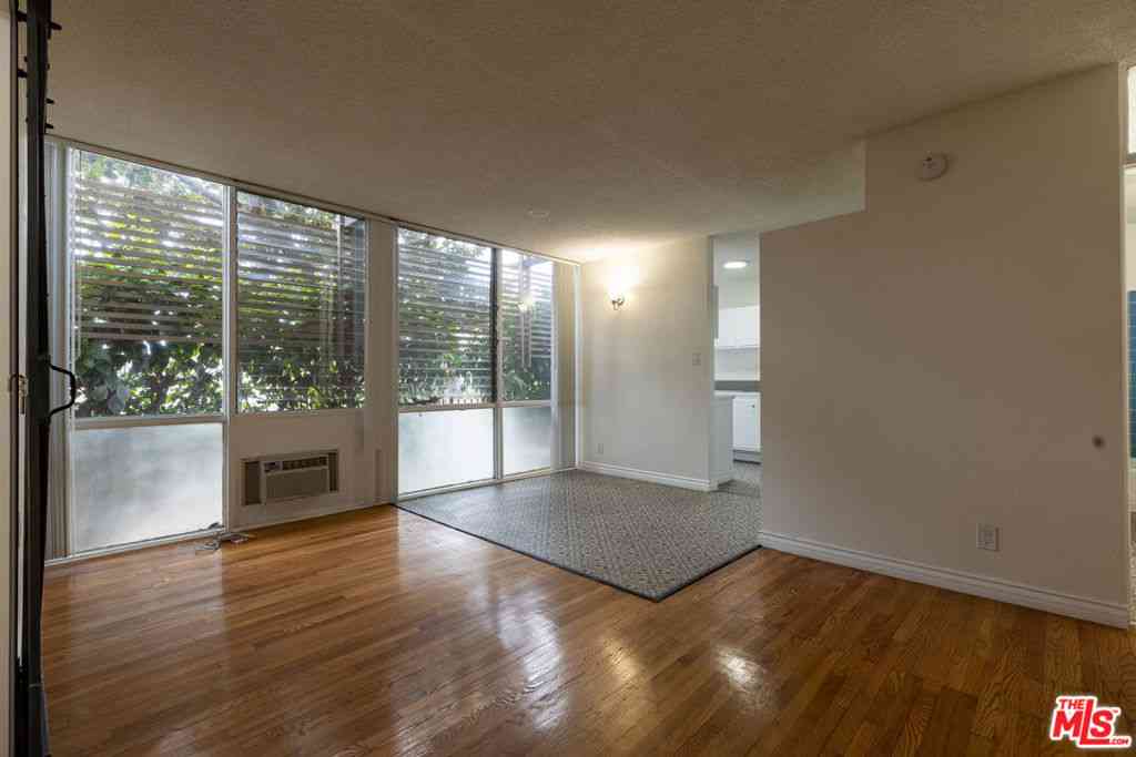 Condo For Rent - 11133 Rose Avenue #15<br/> Los Angeles, CA 90034