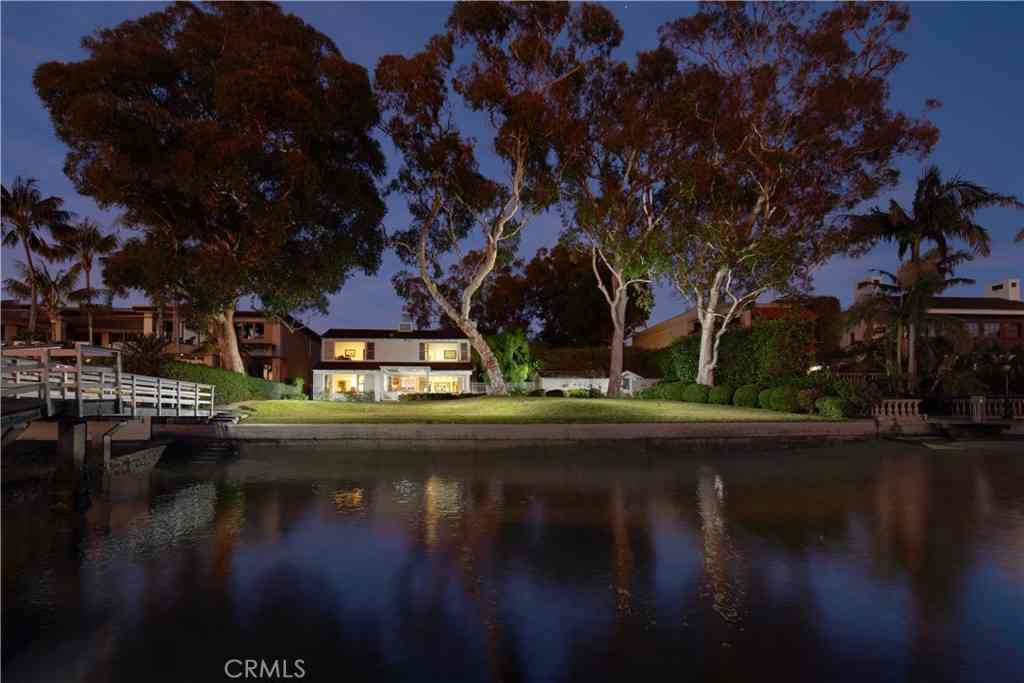 Homes For Rent - 20 Harbor Island<br/> Newport Beach, CA 92660
