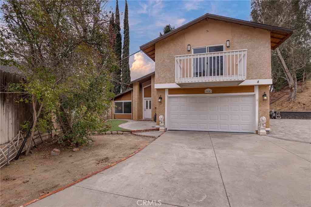 Homes For Sale - 20643 Calhaven Drive<br/> Saugus, CA 91390