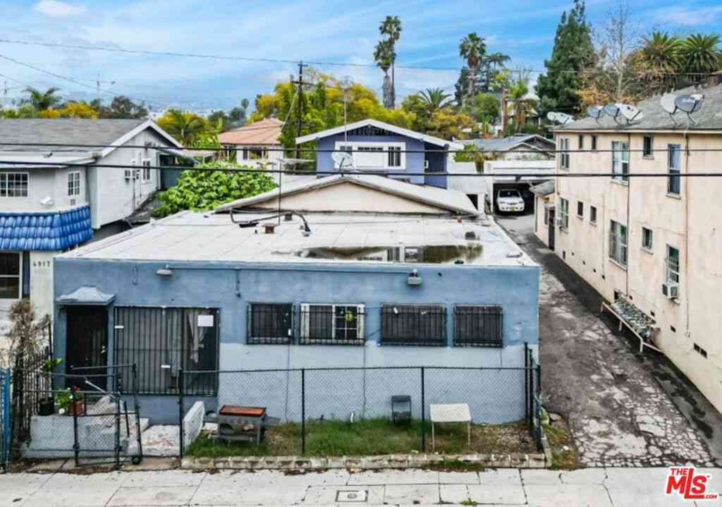 Homes For Sale - 4913 Melrose Avenue<br/> Los Angeles, CA 90029