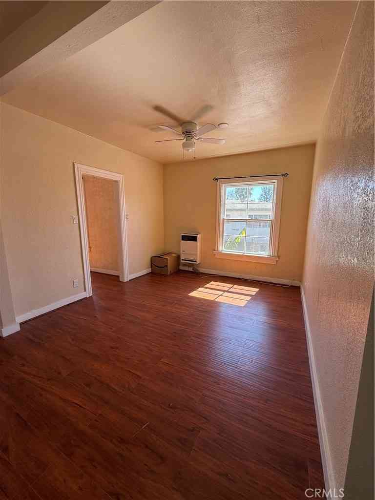 Townhouse For Rent - 1946 New England St #1/2<br/> Los Angeles, CA 90007