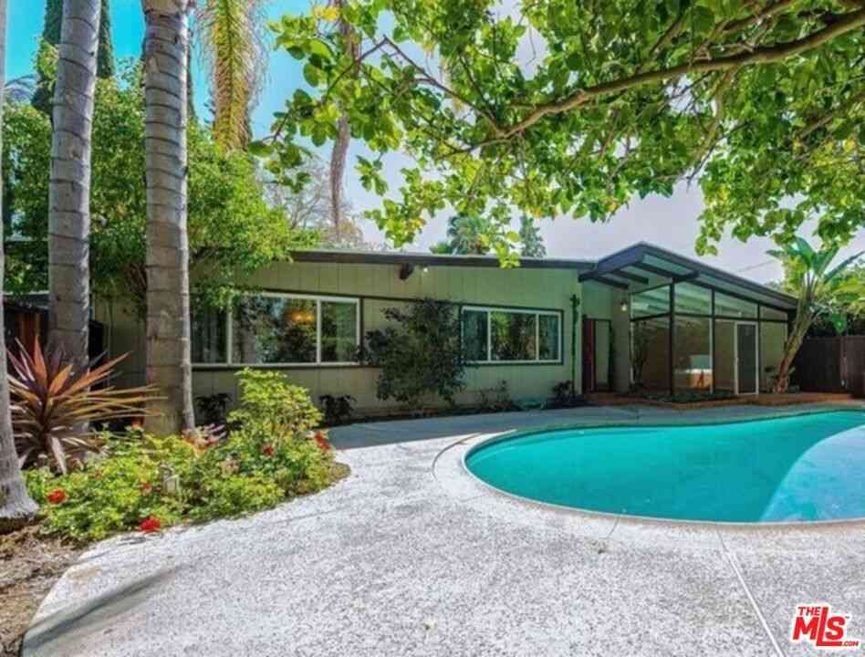 Homes For Sale - 8090 Mulholland Drive<br/> Los Angeles, CA 90046