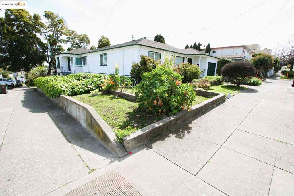 Homes For Sale - 5312 Sacramento Ave<br/> Richmond, CA 94804