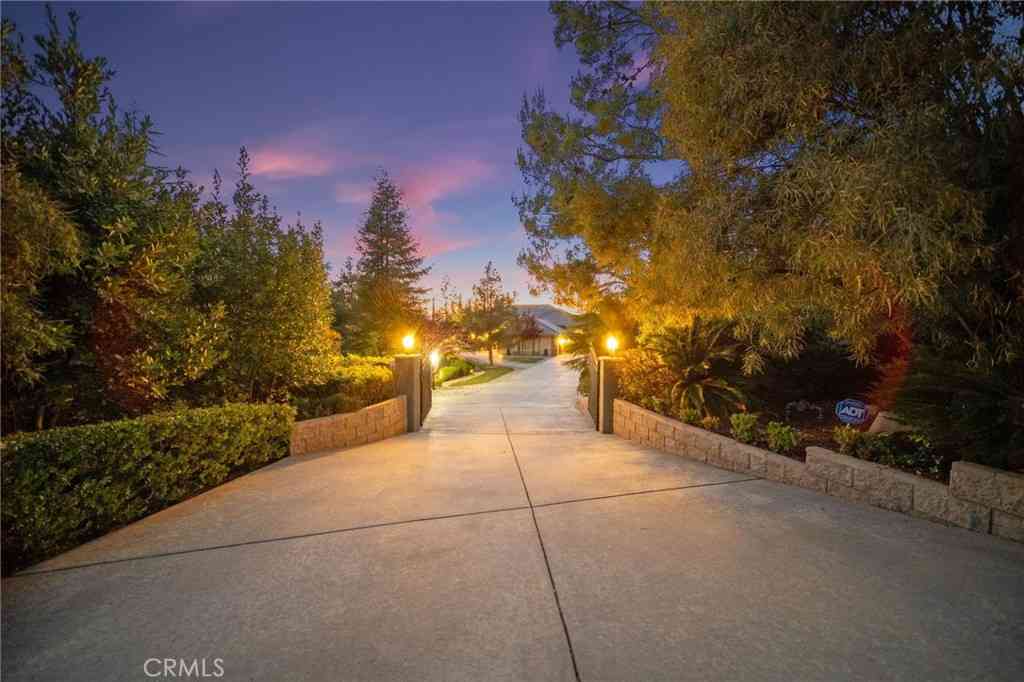 Homes For Sale - 38565 Celine Cove<br/> Murrieta, CA 92562