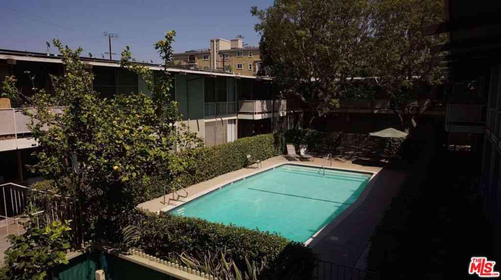 Condo For Rent - 11133 Rose Avenue #16<br/> Los Angeles, CA 90034