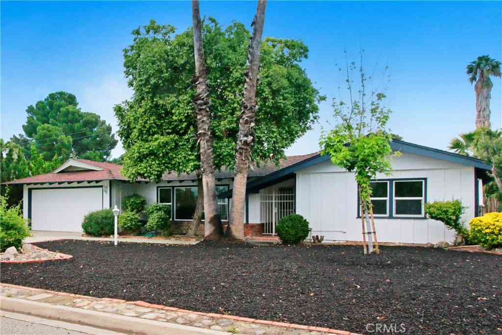 Homes For Sale - 26110 Hemet Street<br/> Hemet, CA 92544