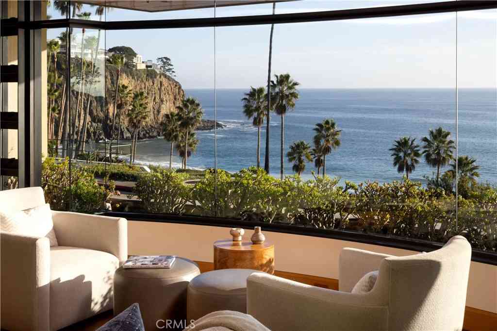 Homes For Sale - 2526 Riviera Drive<br/> Orange County, Laguna Beach, CA 92651