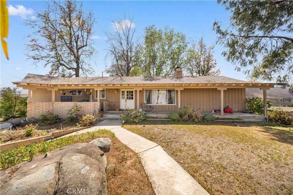 Homes For Sale - 12257 Skywood Court<br/> Riverside, CA 92503
