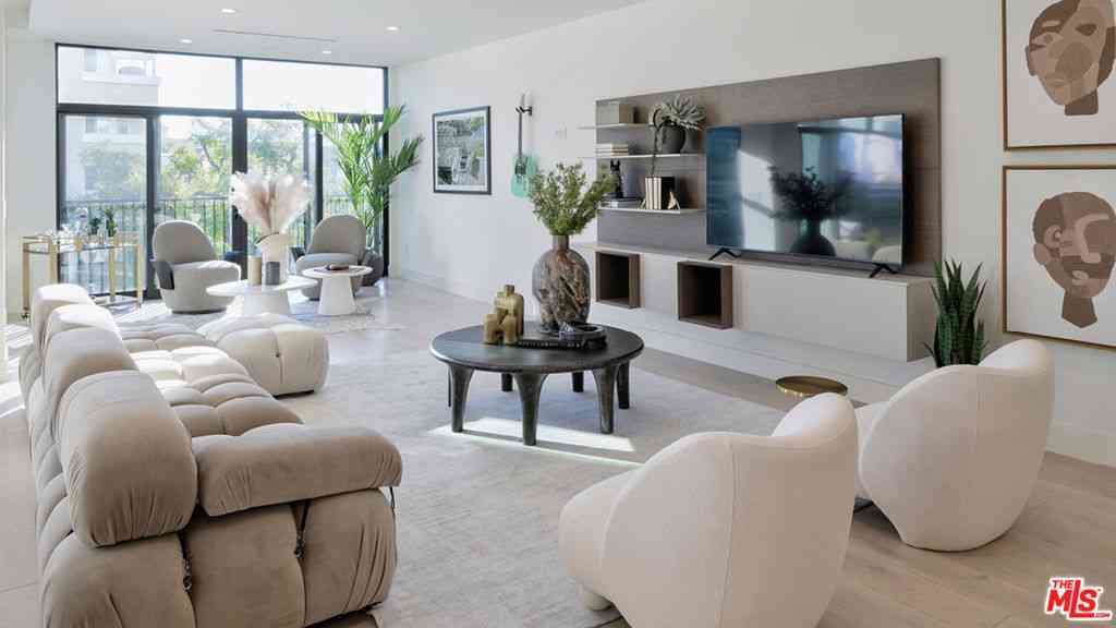 Condo For Sale - 425 N Palm Drive #403<br/> Beverly Hills, CA 90210