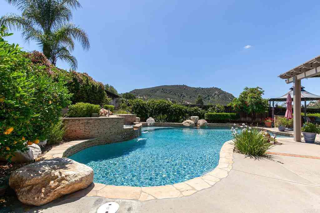 Homes For Sale - 8866 Bridle Run<br/> Alpine, CA 91901
