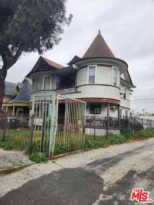 Homes For Sale - 626 E 54th Street<br/> Los Angeles, CA 90011