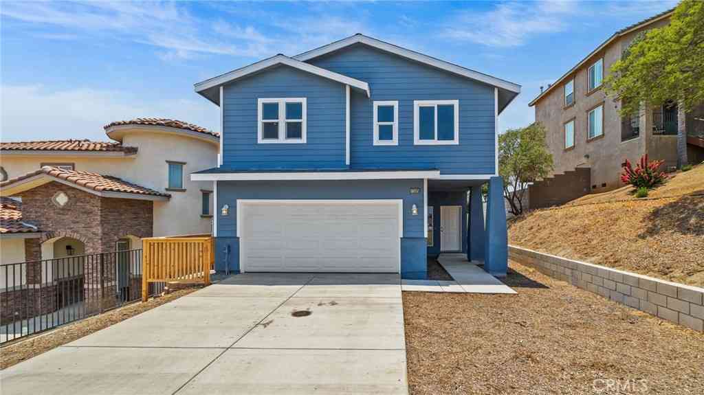 Homes For Sale - 13105 Via Tuscany<br/> Riverside, CA 92503