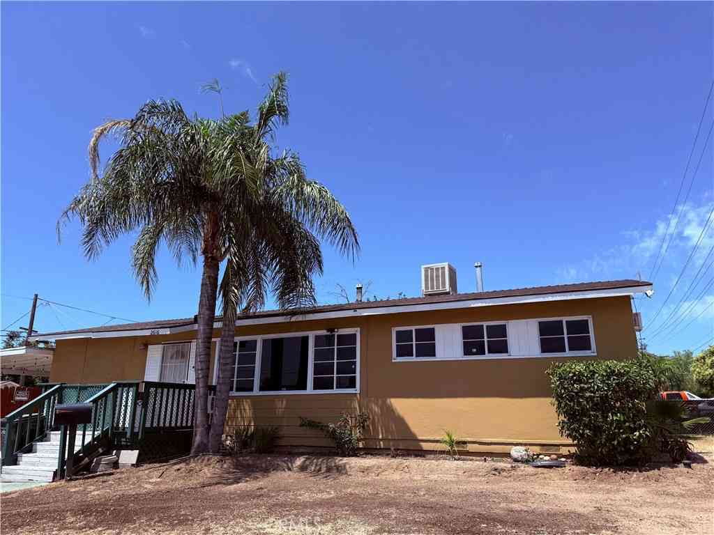 Homes For Sale - 2616 N King Street<br/> Bakersfield, CA 93305