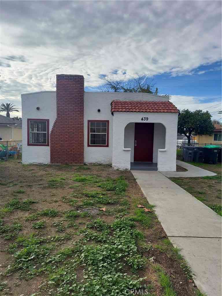Homes For Sale - 439 N Santa Fe Street<br/> Hemet, CA 92543