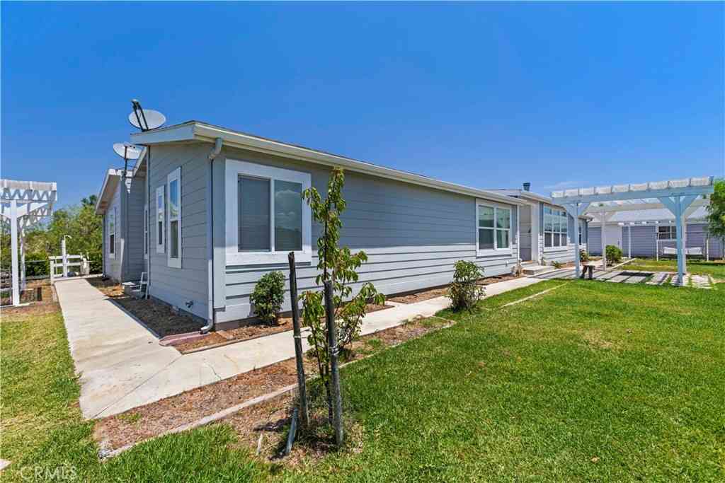 Homes For Sale - 34960 Stage Road<br/> Temecula, CA 92592