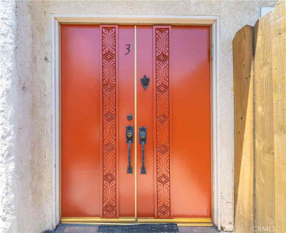 Townhouse For Sale - 14947 Dickens Street #3<br/> Sherman Oaks, CA 91403