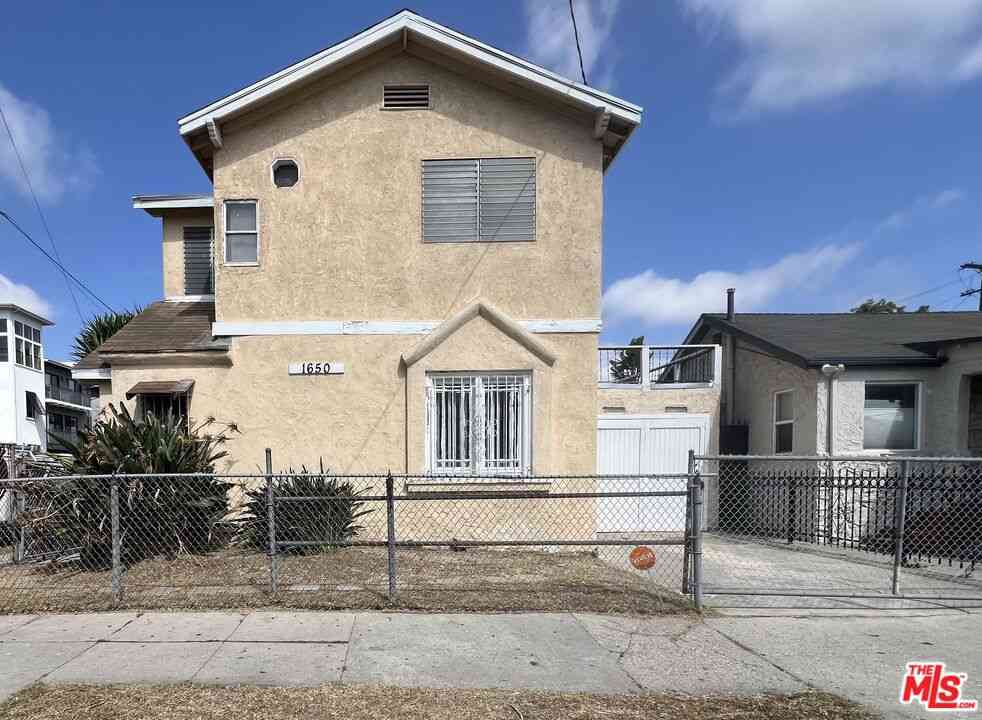 Homes For Rent - 1650 S Rimpau Boulevard<br/> Los Angeles, CA 90019