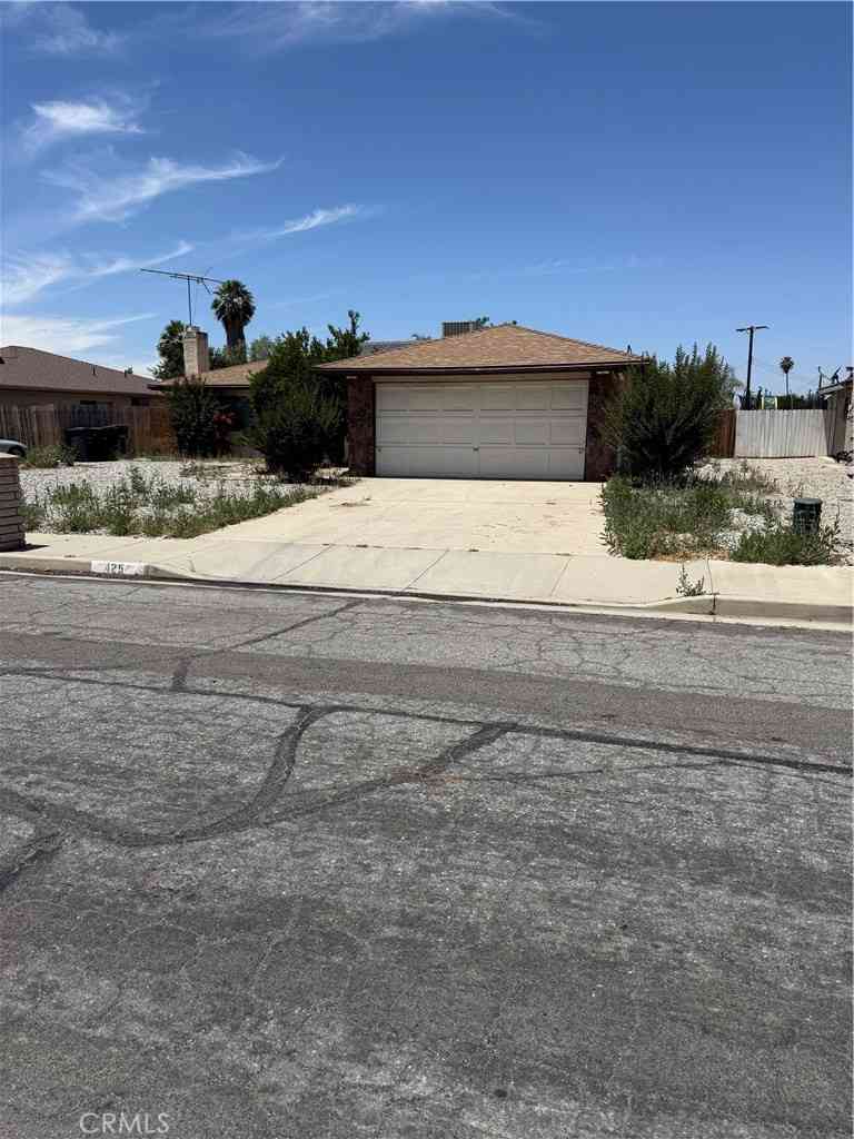 Homes For Sale - 425 Whicha Way<br/> Hemet, CA 92544