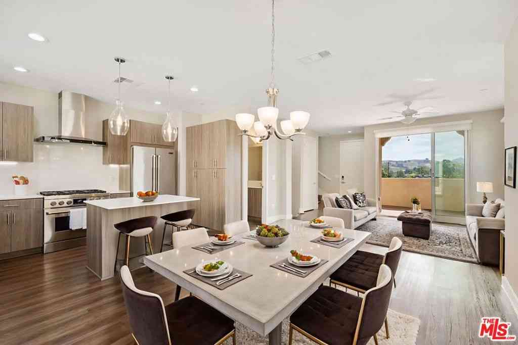 Condo For Rent - 4416 Paxton Place<br/> Calabasas, CA 91302