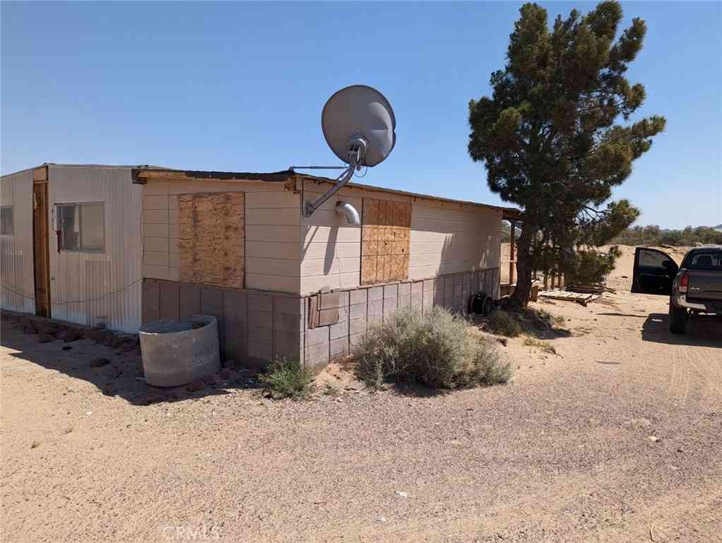 Mobile Home For Sale - 31600 Troy Road<br/> Newberry Springs, CA 92365