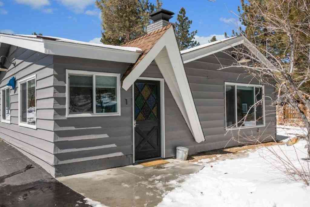 Homes For Rent - 560 Edgemoor #1<br/> Big Bear Lake, CA 92315