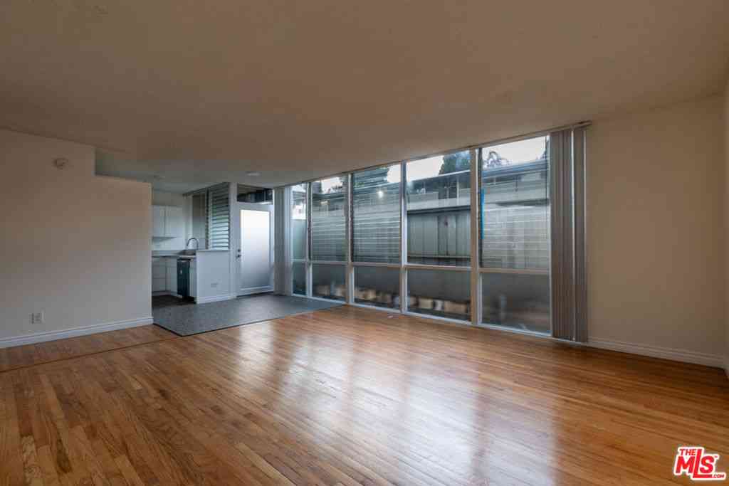 Condo For Rent - 11131 Rose Avenue #5<br/> Los Angeles, CA 90034
