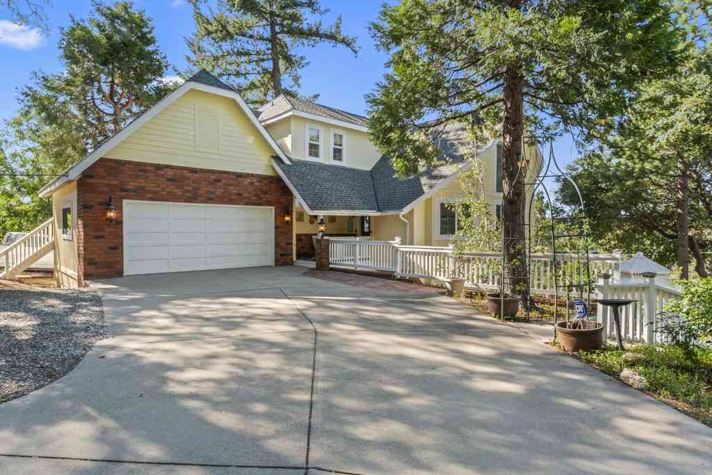 Homes For Sale - 692 Zurich Drive<br/> Lake Arrowhead, CA 92352