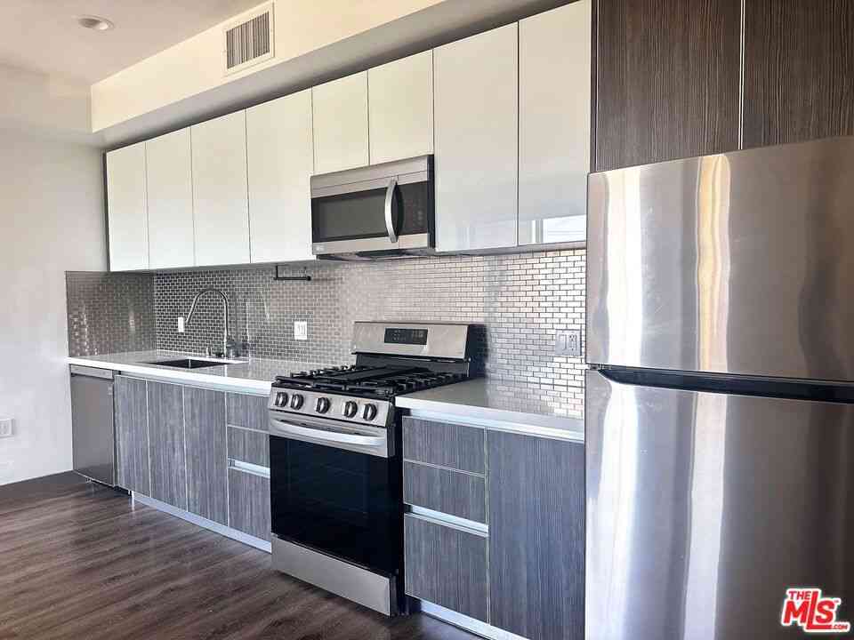 Homes For Rent - 552 N Hobart Boulevard #316<br/> Los Angeles, CA 90004
