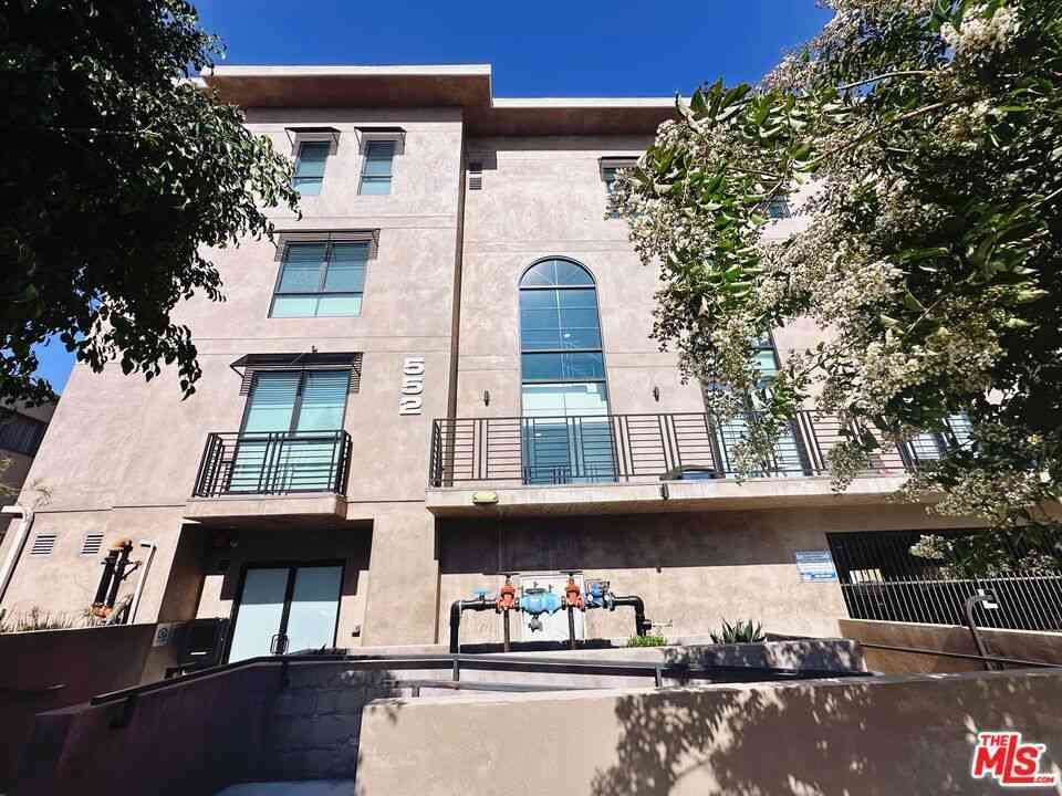 Homes For Rent - 552 N Hobart Boulevard #208<br/> Los Angeles, CA 90004