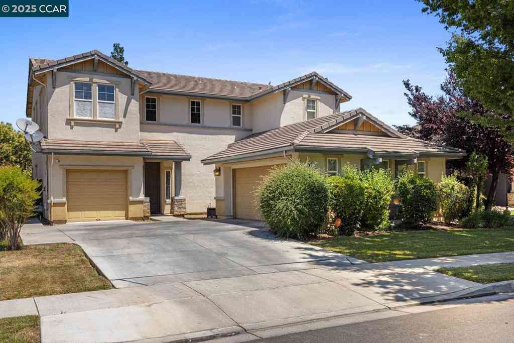Homes For Sale - 1117 Van Gogh Lane<br/> Patterson, CA 95363