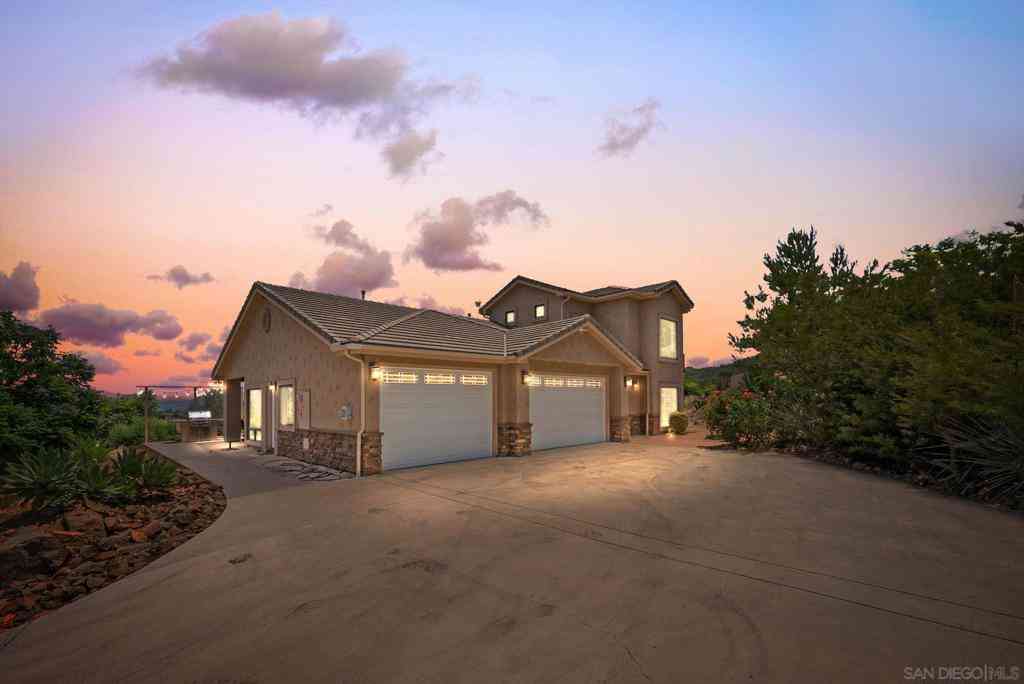 Homes For Sale - 12443 Mirar De Valle<br/> Valley Center, CA 92082