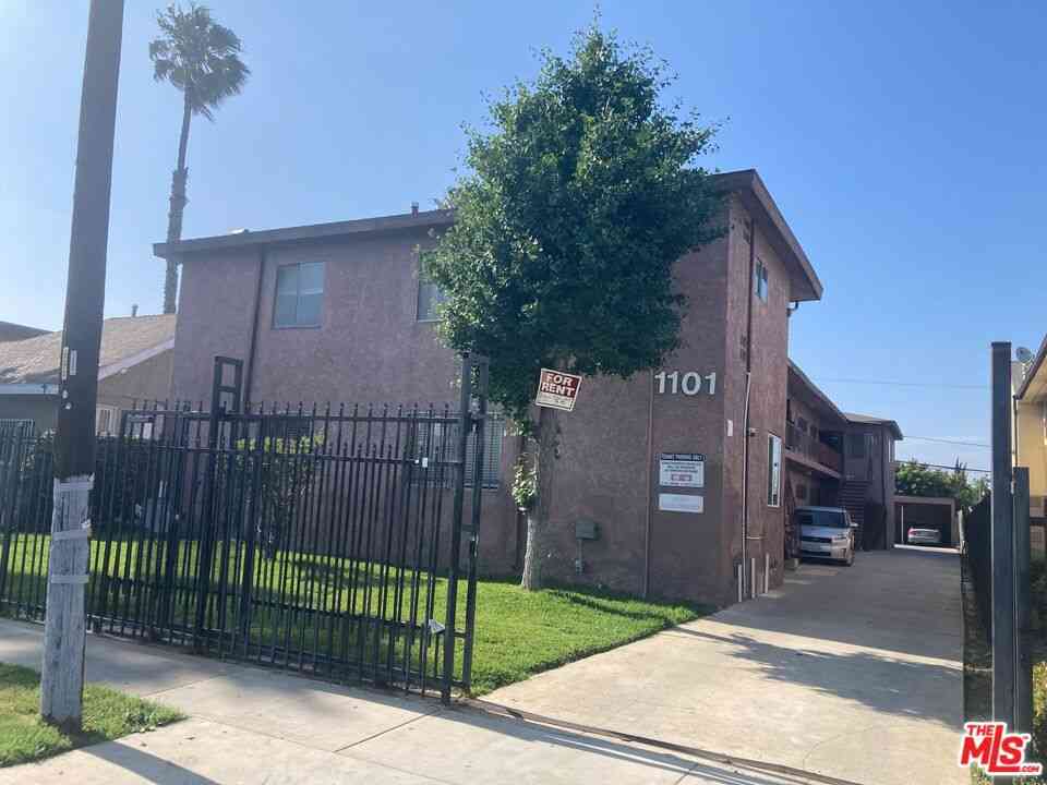 Condo For Rent - 1101 W 106th Street #3<br/> Los Angeles, CA 90044