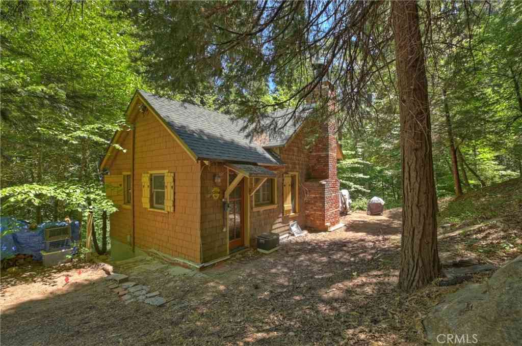 Homes For Sale - 714 Blue Jay Canyon Road<br/> Lake Arrowhead, CA 92317