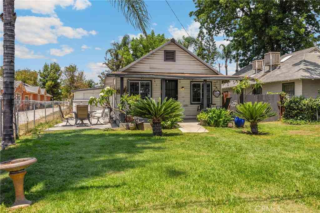 Homes For Sale - 1003 Stevenson Street<br/> Colton, CA 92324