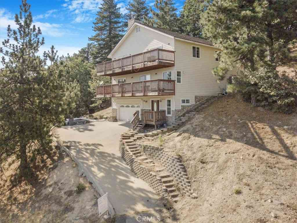 Homes For Sale - 30134 Enchanted Way<br/> Running Springs, CA 92382