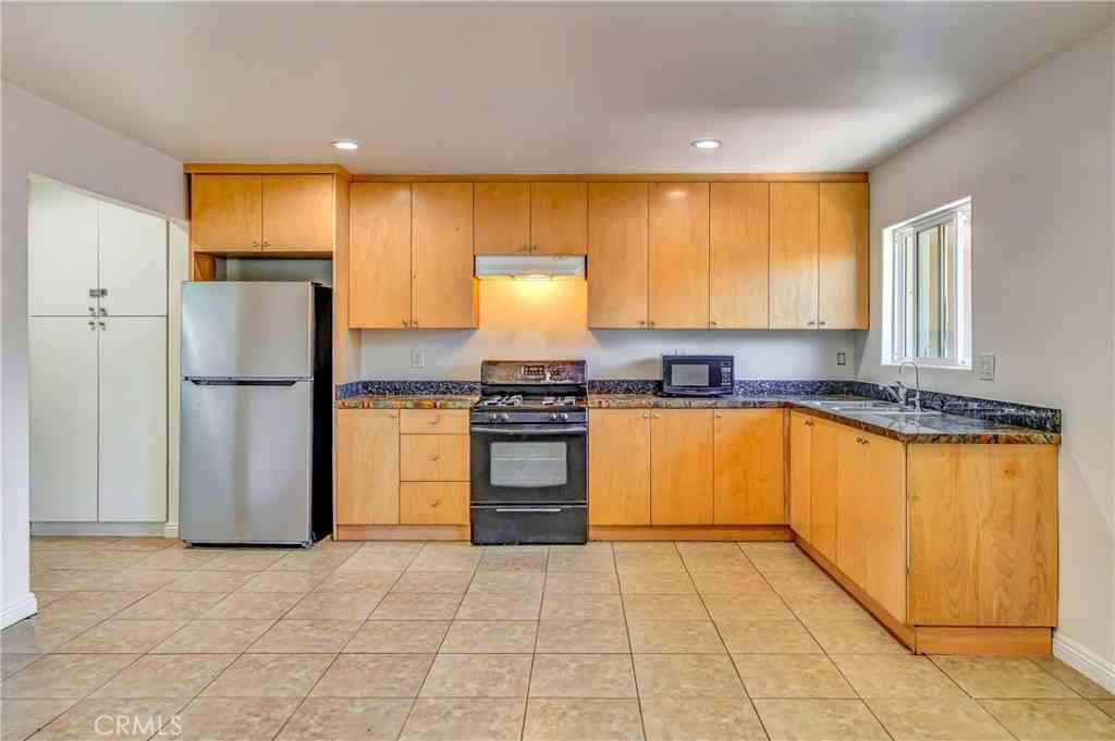 Condo For Rent - 6735 Elmer Avenue #19<br/> North Hollywood, CA 91606