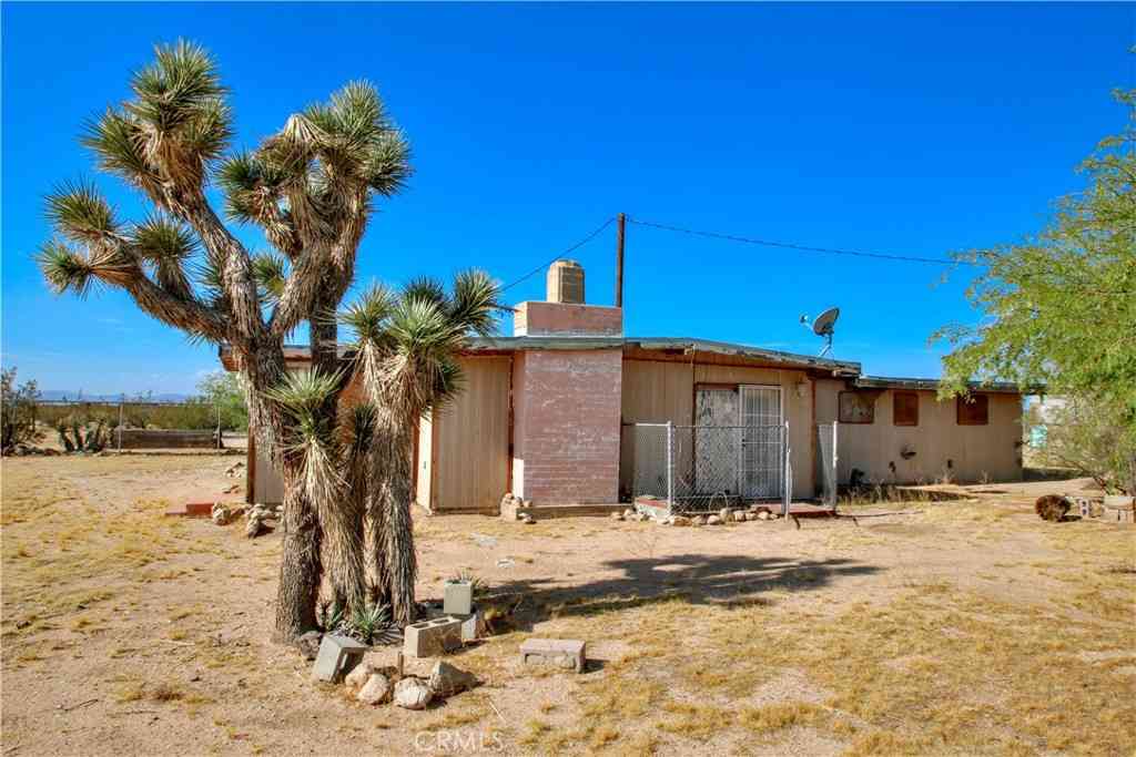 Homes For Sale - 62105 Moon Drive<br/> Joshua Tree, CA 92252