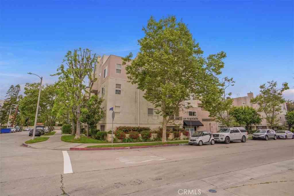 Condo For Sale - 11230 Peach Grove Street #206<br/> North Hollywood, CA 91601