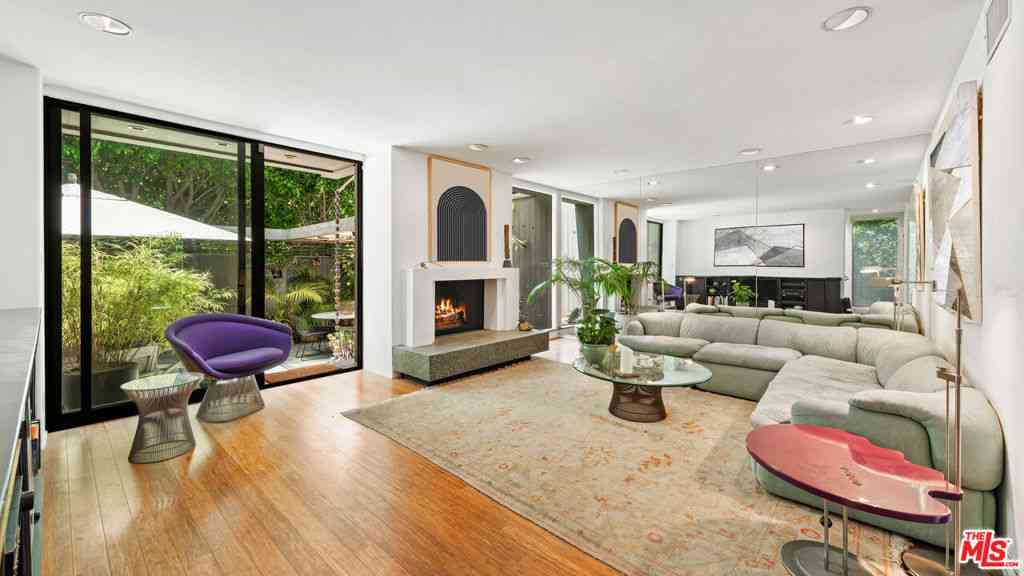 Condo For Sale - 853 S Bundy Drive<br/> Los Angeles, CA 90049