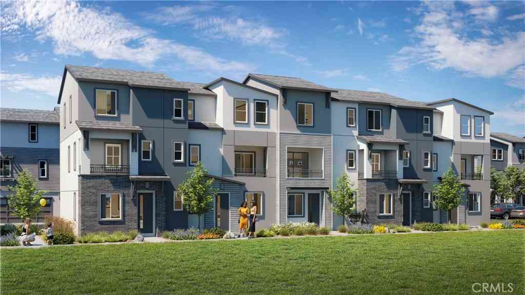 Townhouse For Sale - 945 Angelene Road<br/> Covina, CA 91722