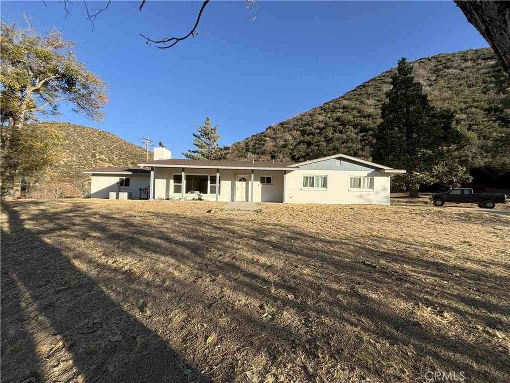 Homes For Sale - 42930 Lake Hughes Road<br/> Lake Hughes, CA 93532