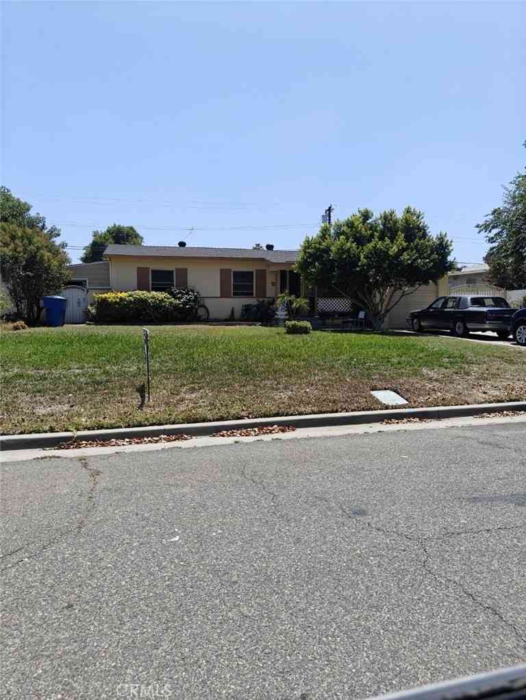Homes For Sale - 2428 Vasquez Place<br/> Riverside, CA 92507