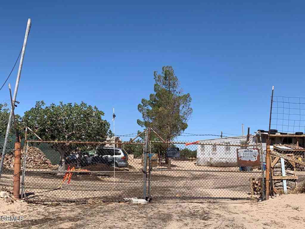 Homes For Sale - 10080 Santa Fe Fire Road<br/> Lucerne Valley, CA 92356
