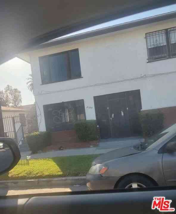 Homes For Rent - 859 E 87th Place<br/> Los Angeles, CA 90002