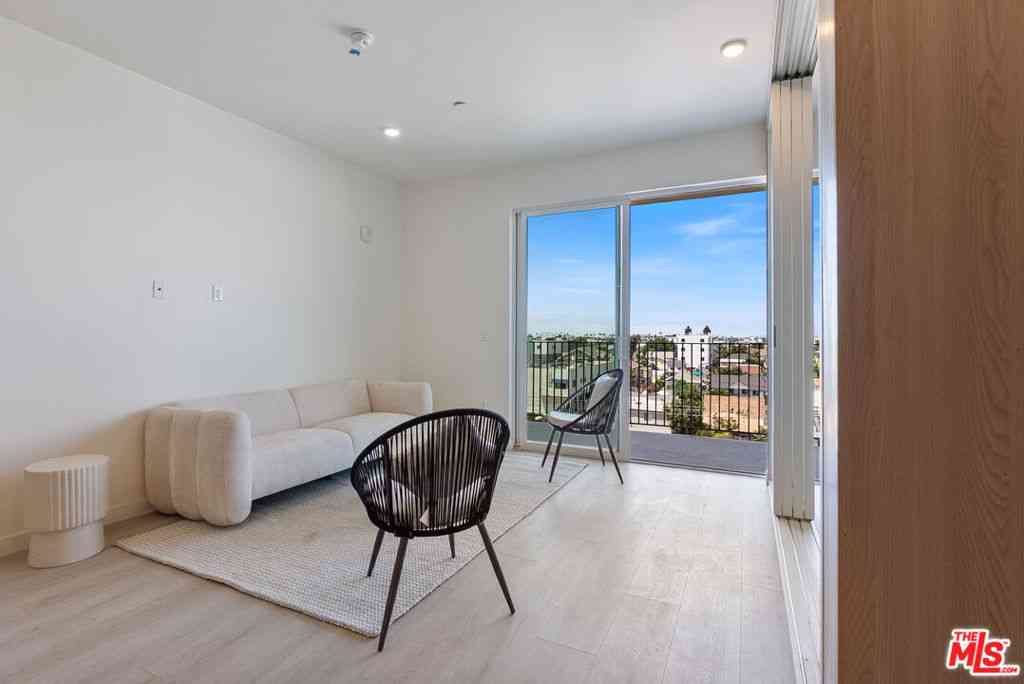 Condo For Rent - 1124 S Normandie Avenue<br/> Los Angeles, CA 90006