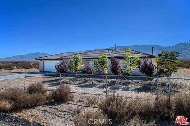 Homes For Sale - 33393 El Dorado Drive<br/> Lucerne Valley, CA 92356