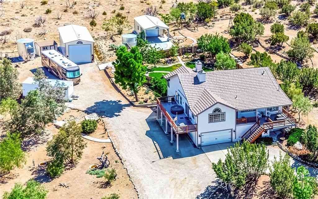 Homes For Sale - 11720 Honeybee Lane<br/> Juniper Hills, CA 93543