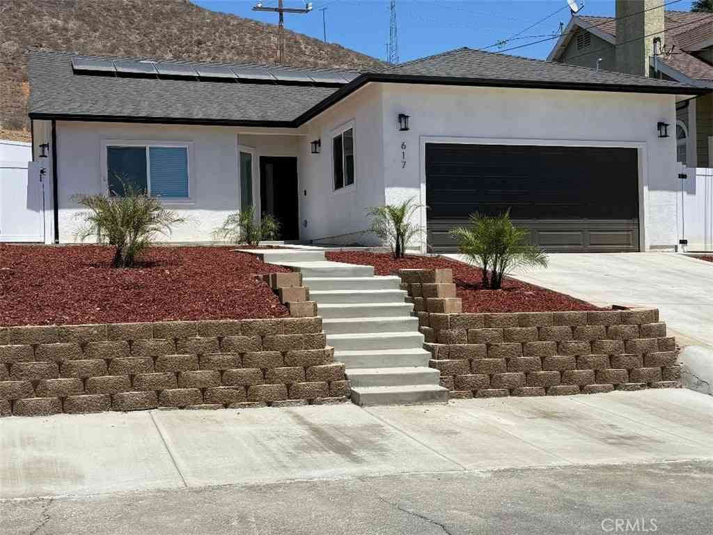 Homes For Sale - 617 Acacia Street<br/> Lake Elsinore, CA 92530